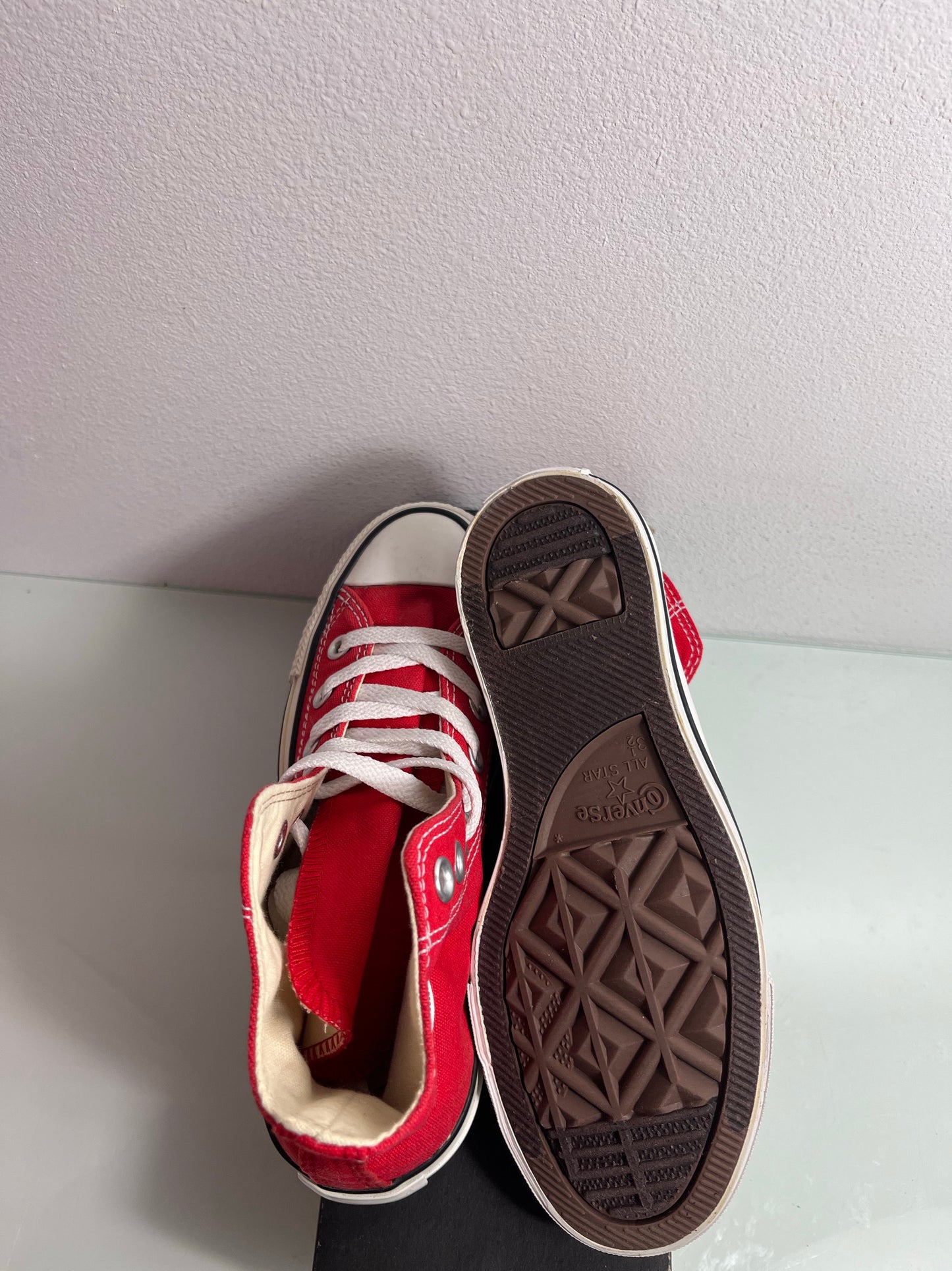 Converse Chuck Taylor All Star "Red" Men's 3.5 Women's 5.5-M9621