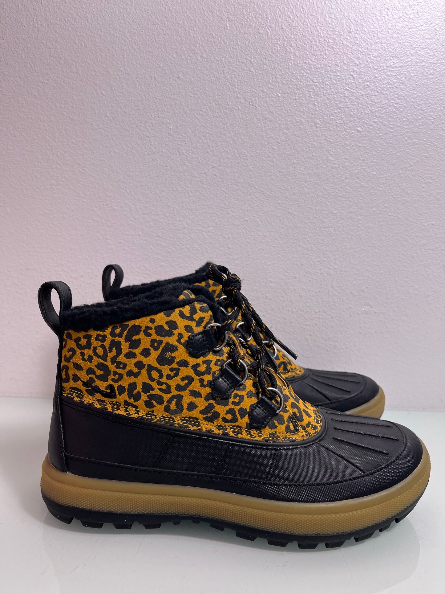 Nike Woodside Chuka II Boots Women's 6.5- 537345 700