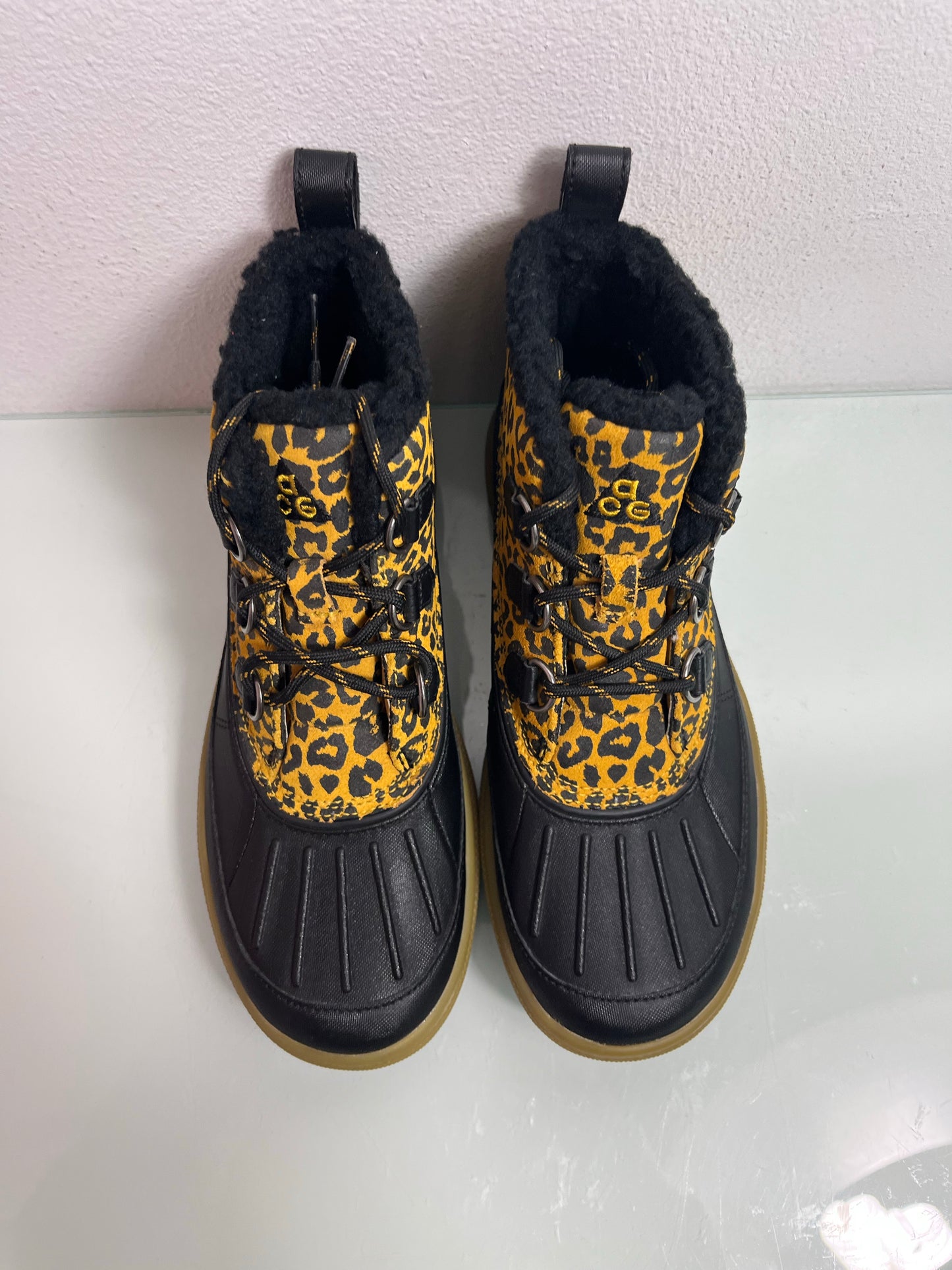 Nike Woodside Chuka II Boots Women's 6.5- 537345 700