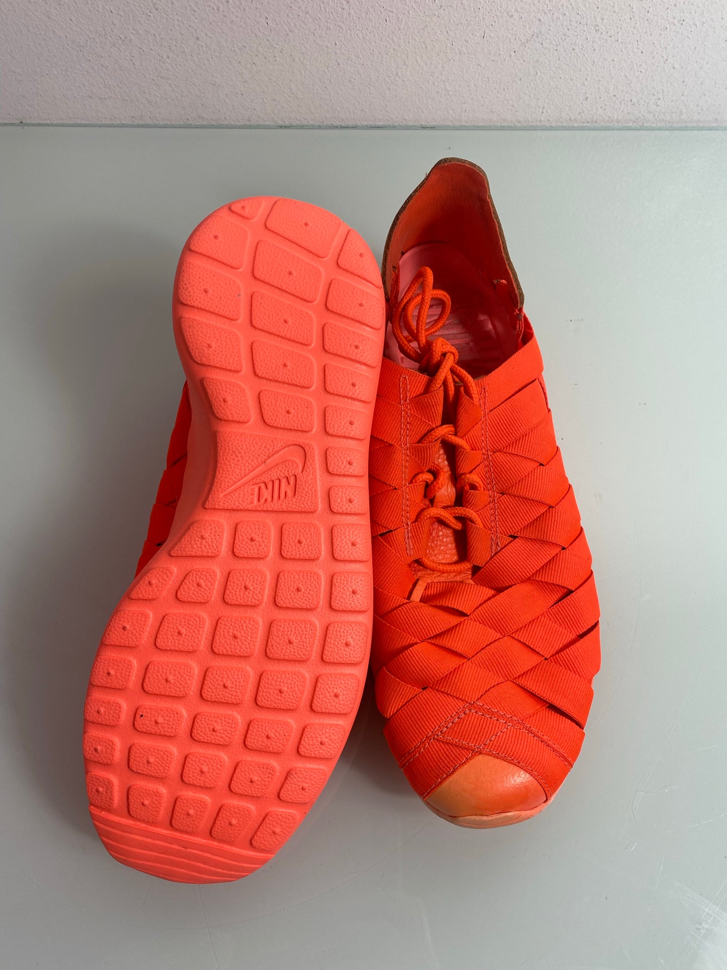 Nike Roshe Run "Coral" Mismate Women’s L:7.5 R: 7 -555257 800