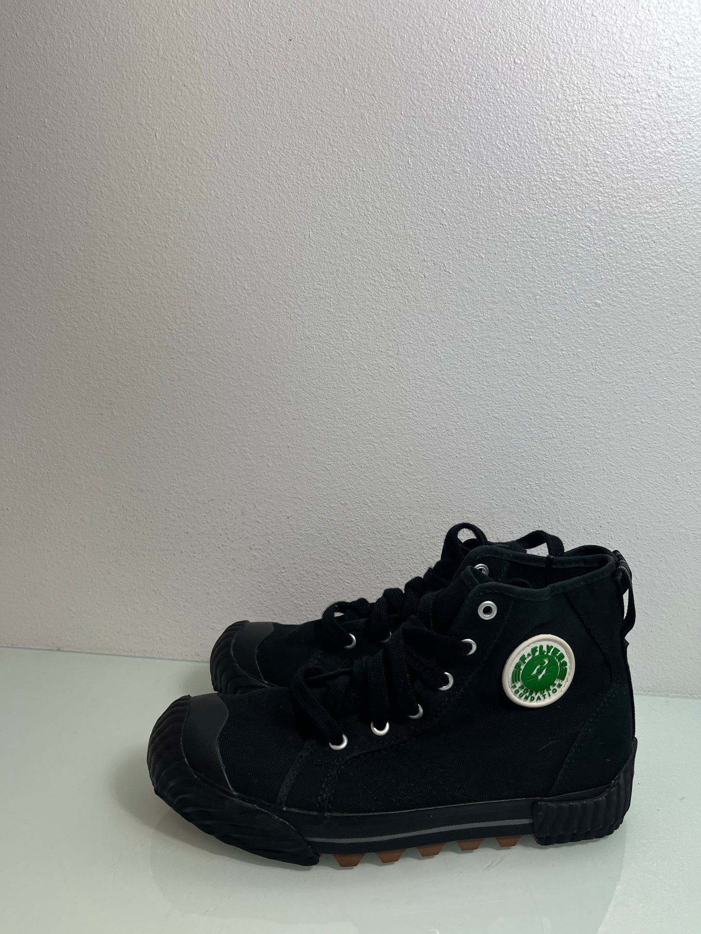 PF Flyers "Black" Men's 6 Women's 7.5- PM12GR3Q