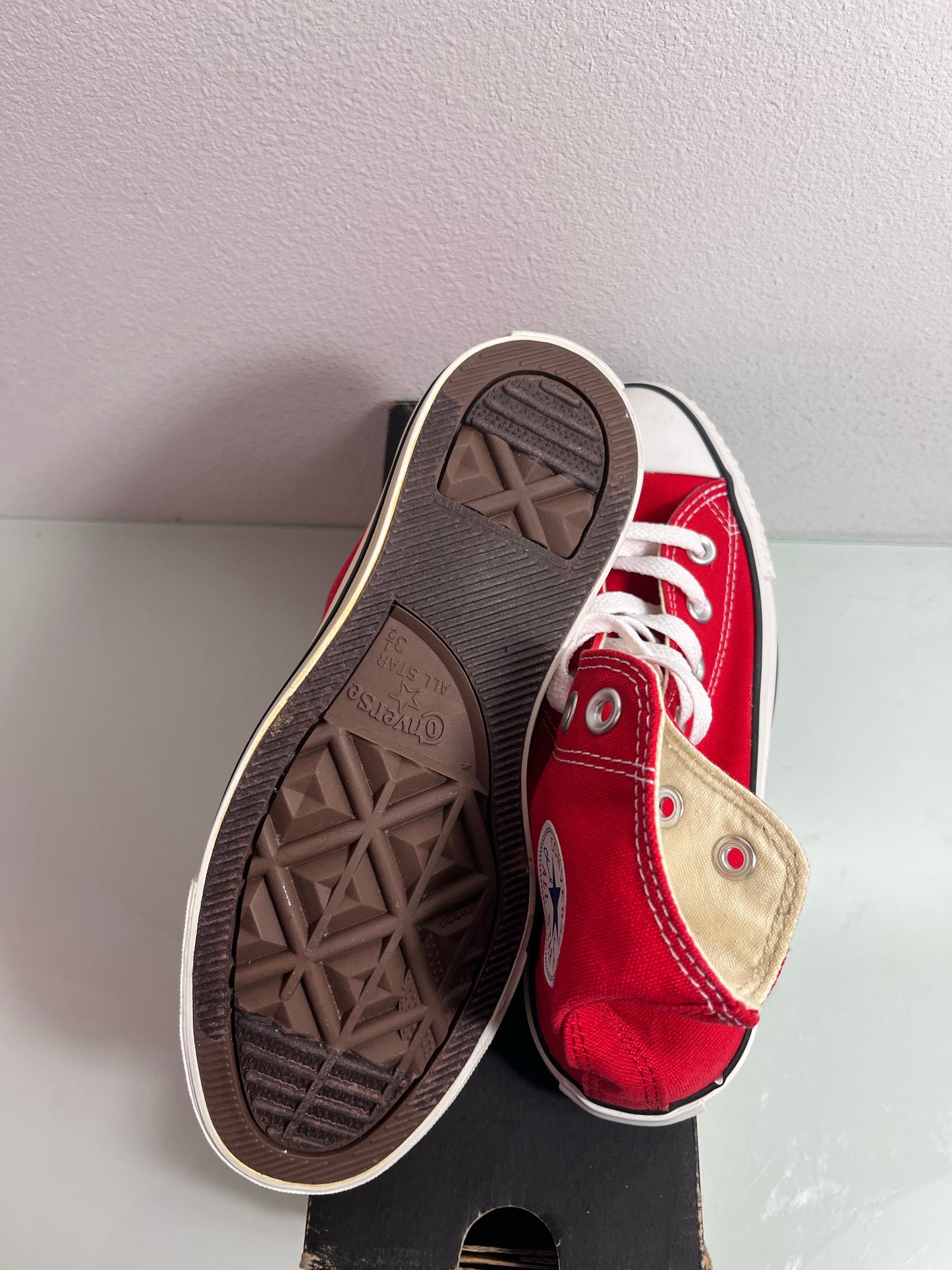 Converse Chuck Taylor All Star "Red" Men's 3.5 Women's 5.5-M9621