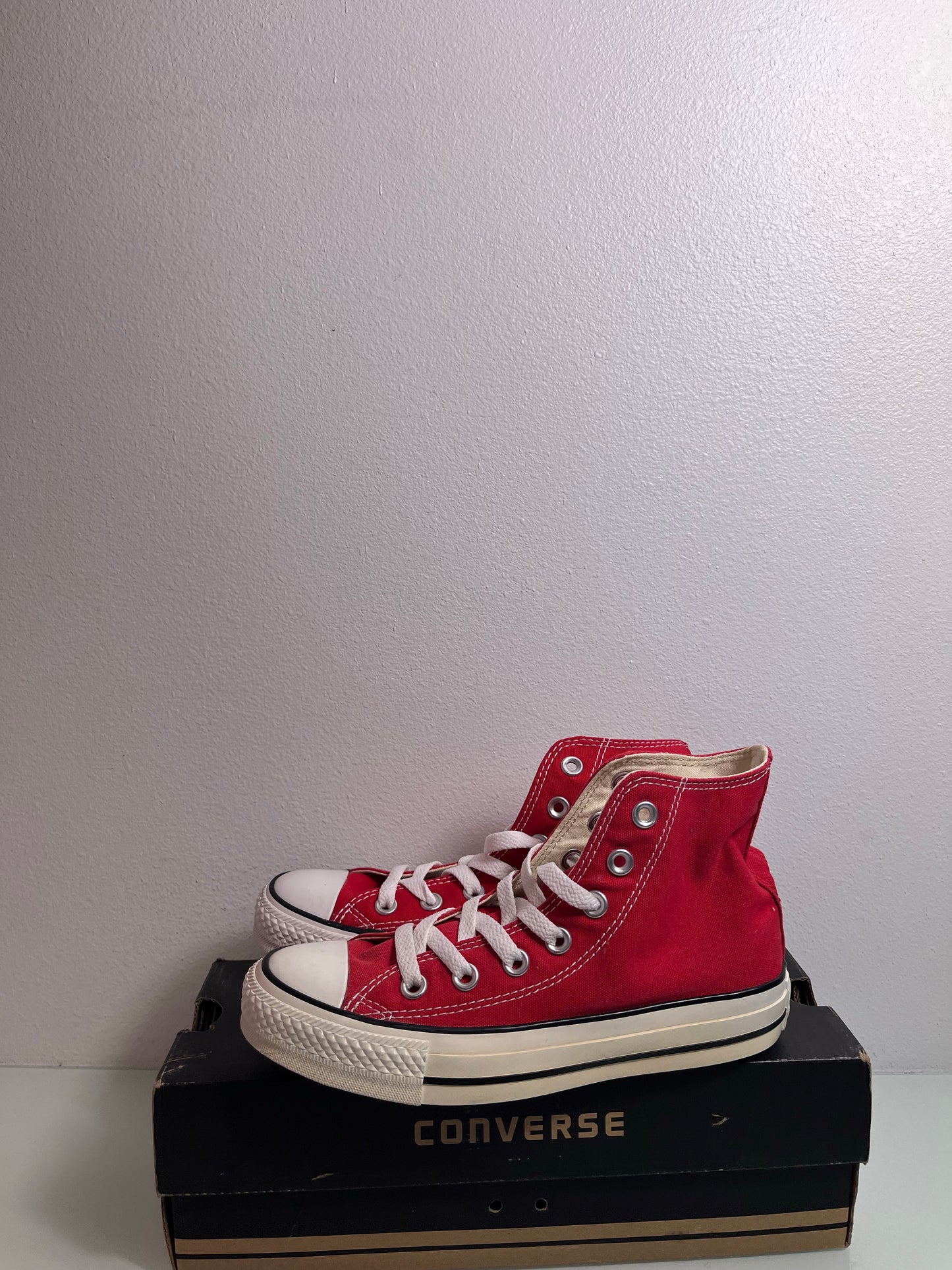 Converse Chuck Taylor All Star "Red" Men's 3.5 Women's 5.5-M9621