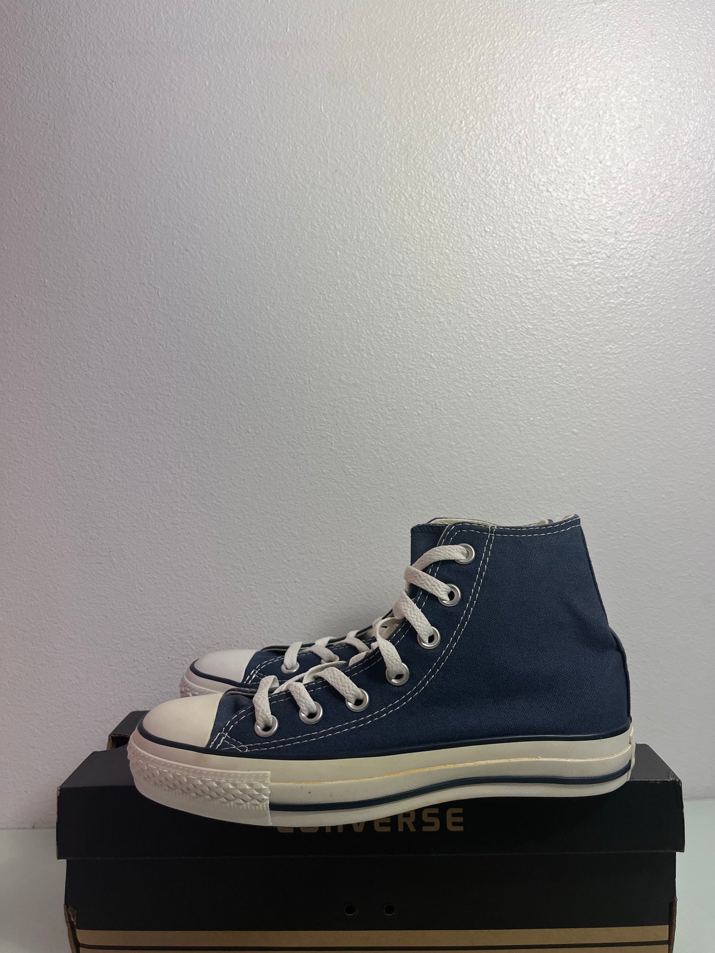 Converse Chuck Taylor All Star "Navy/White" Men's 4 Women's 6- M9622