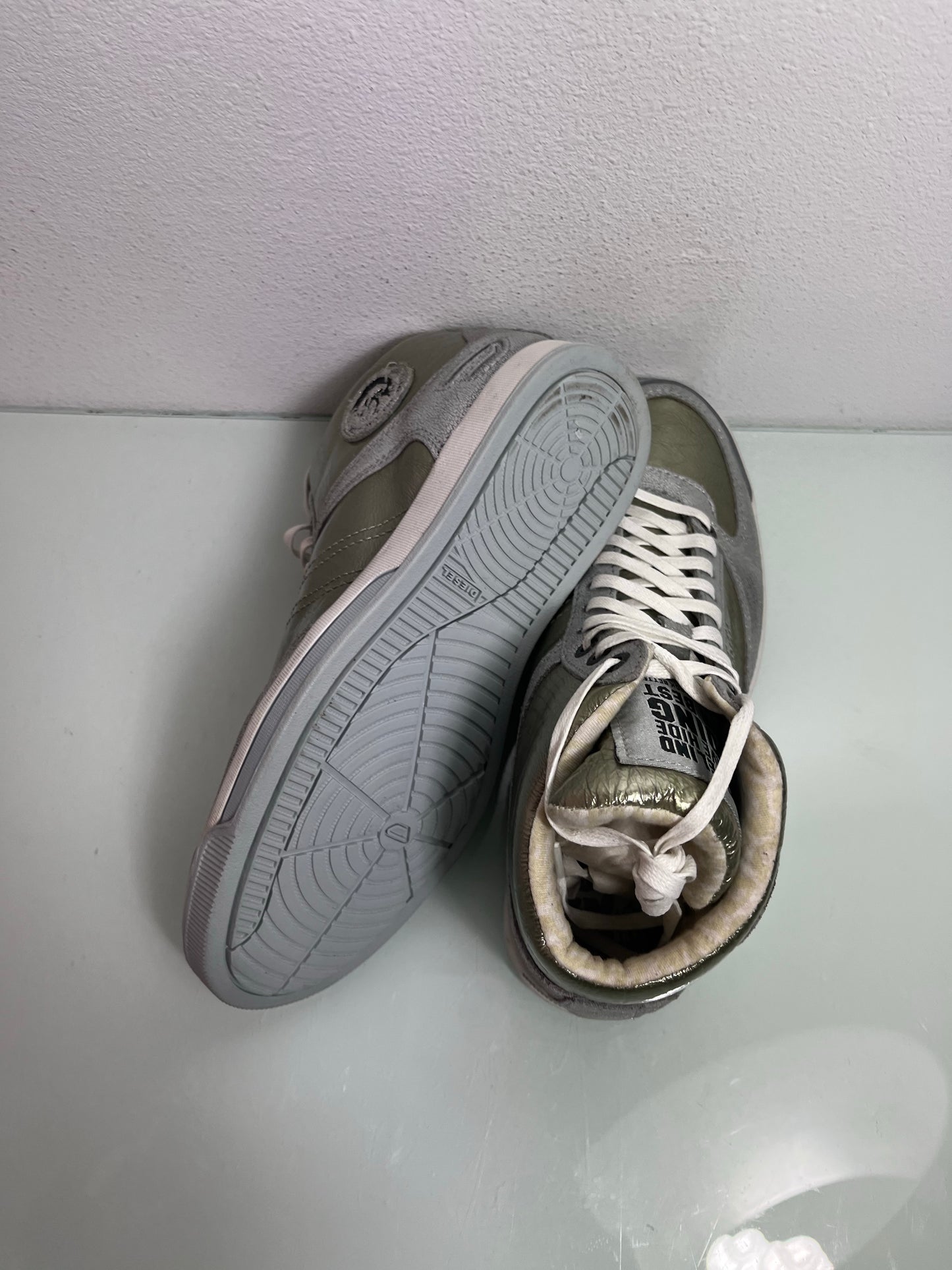 Diesel Sneakers "Silver" Women's 6- P00Y647