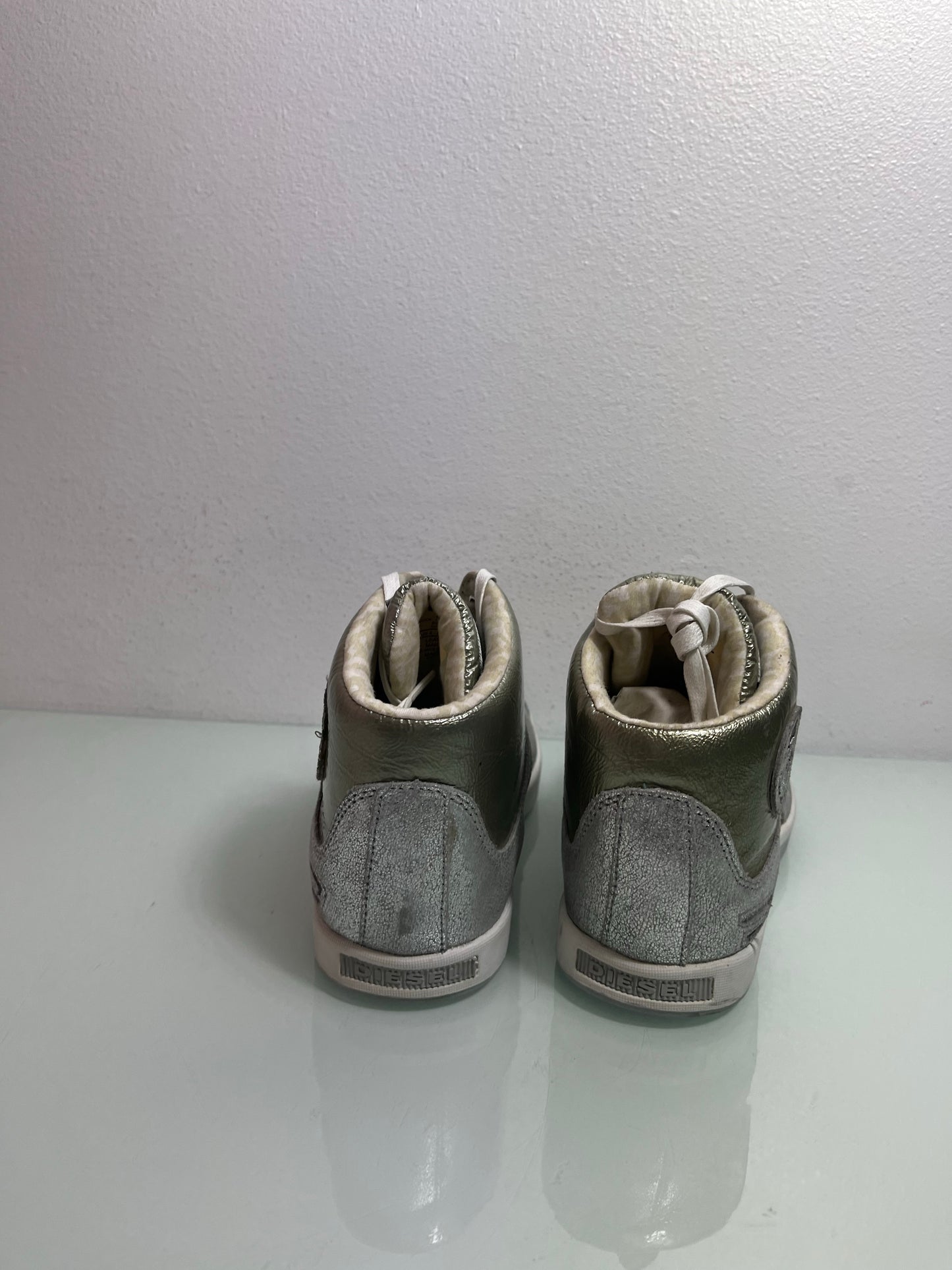 Diesel Sneakers "Silver" Women's 6- P00Y647