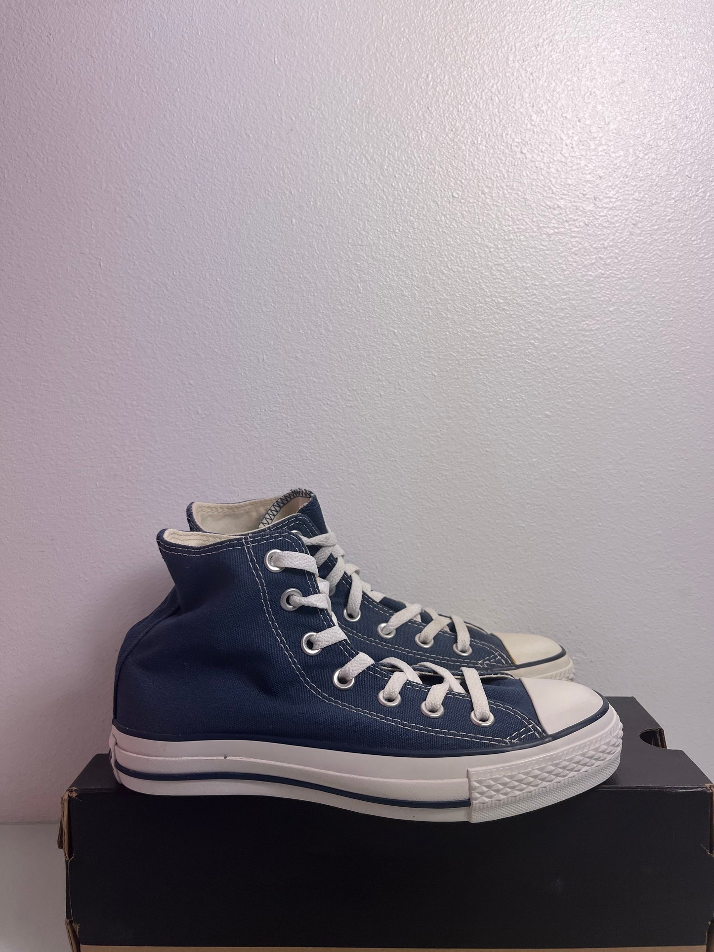 Converse Chuck Taylor All Star "Navy/White" Men's 4 Women's 6- M9622