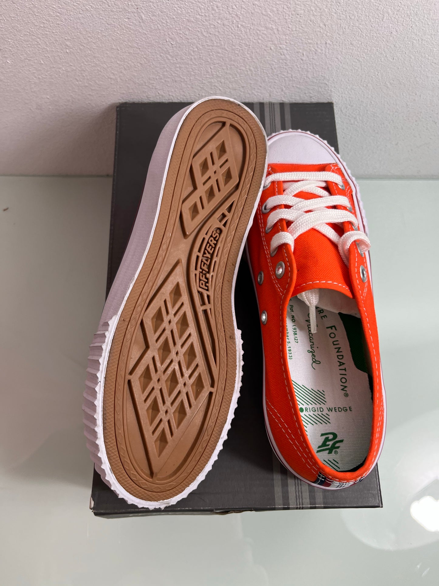PF FLyers Center Low "Orange" Men's 4.5 Women's 6- PM14OL2H