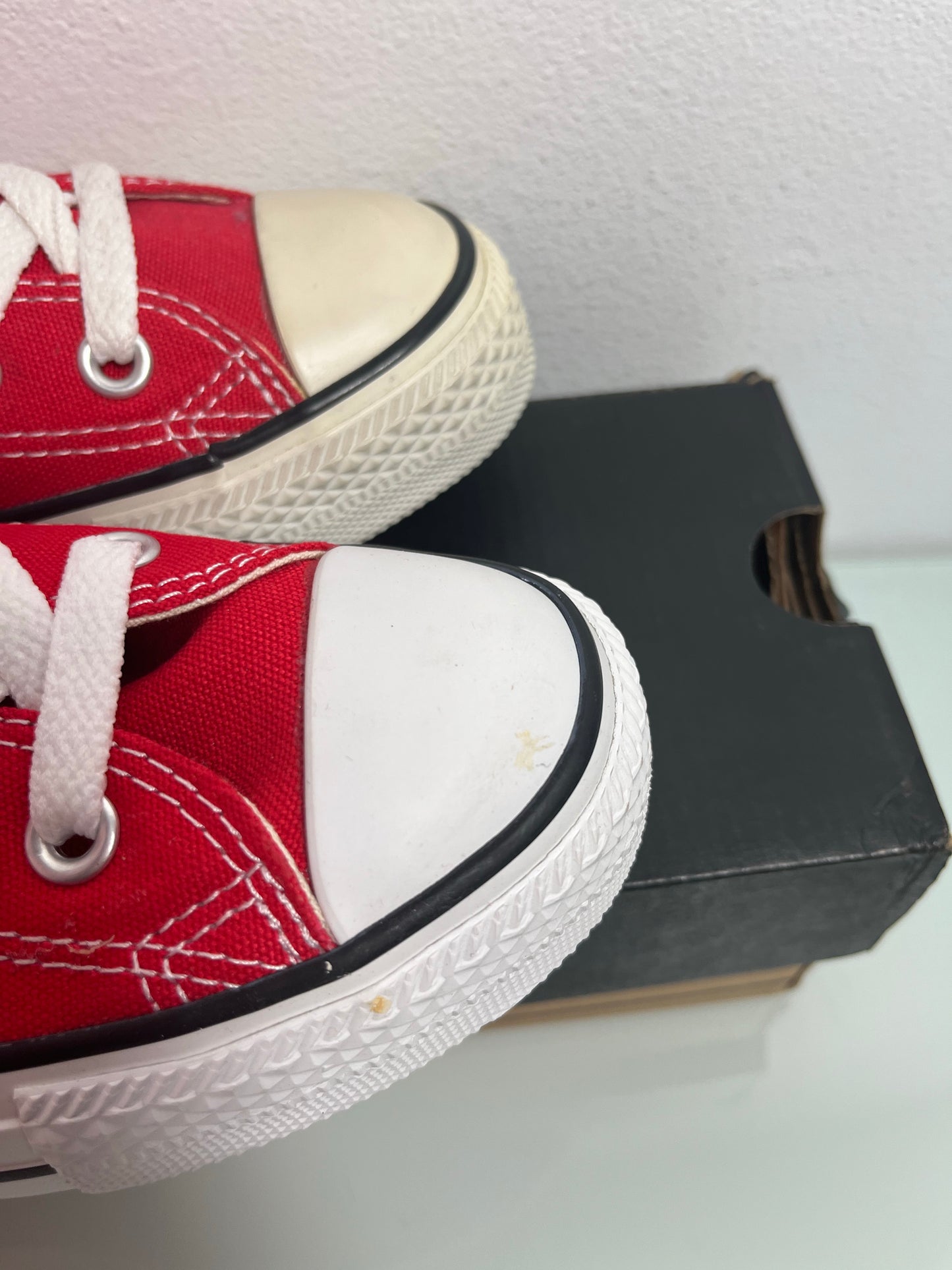 Converse Chuck Taylor All Star High Top "Red/White" Men's 3.5 Women's 5.5-M9621