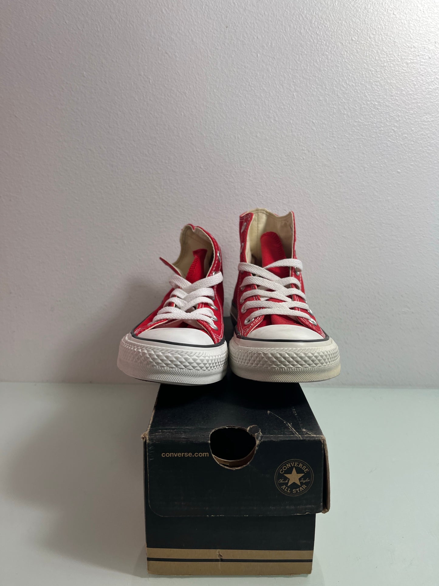 Converse Chuck Taylor All Star "Red" Men's 3.5 Women's 5.5-M9621
