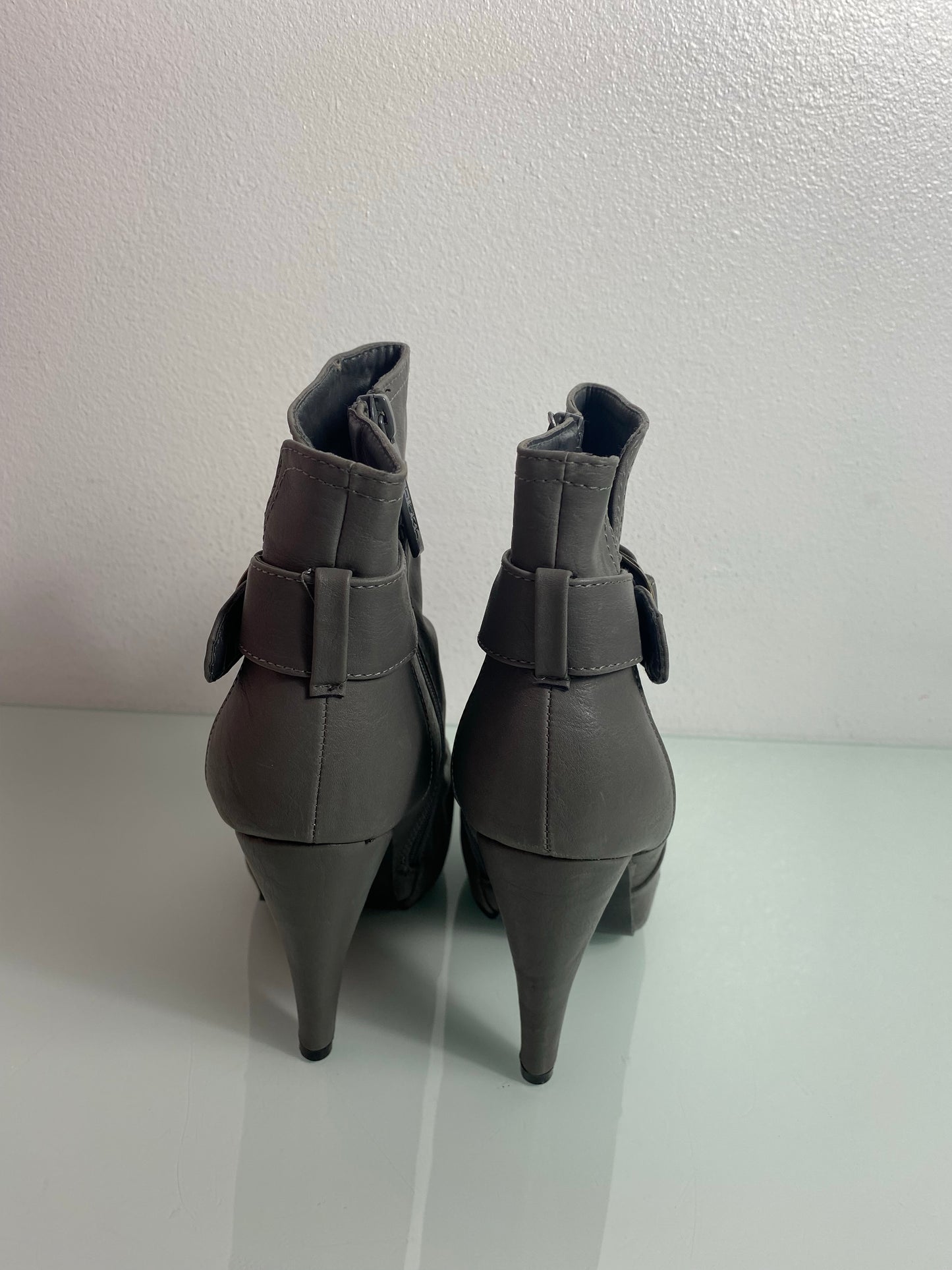 Shiekh Boots "Grey" Women's 7.5 - Shiekh