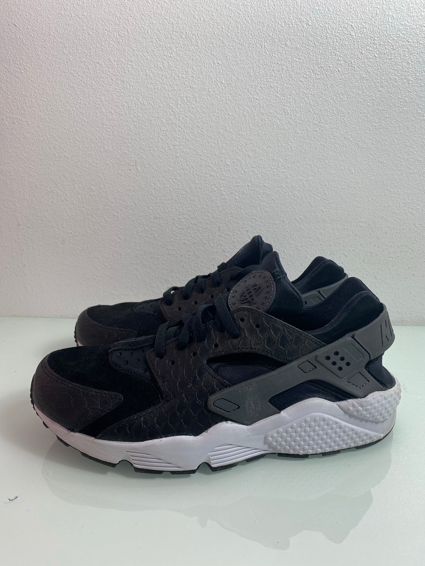 Nike Huarache Run 'Dark Gray' MISMATE Men’s L:10.5 R:9.5 - 704830-001