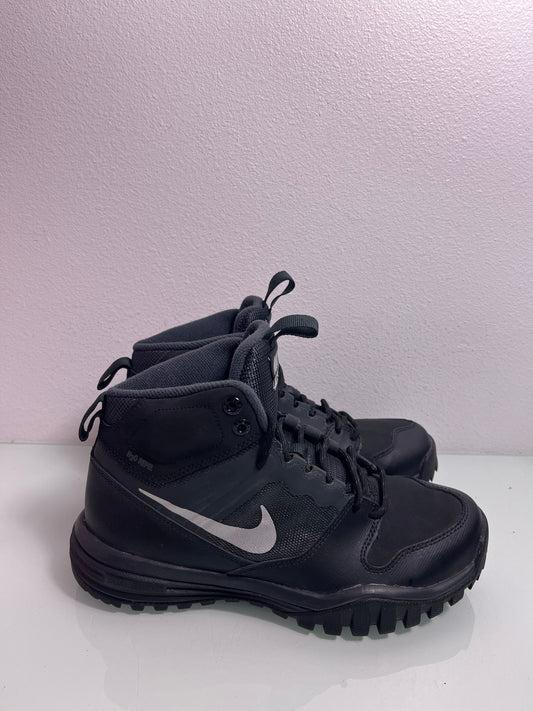 Nike Dual Fusion Hills Mid "Black" Youth's 5.5y- 685621 001