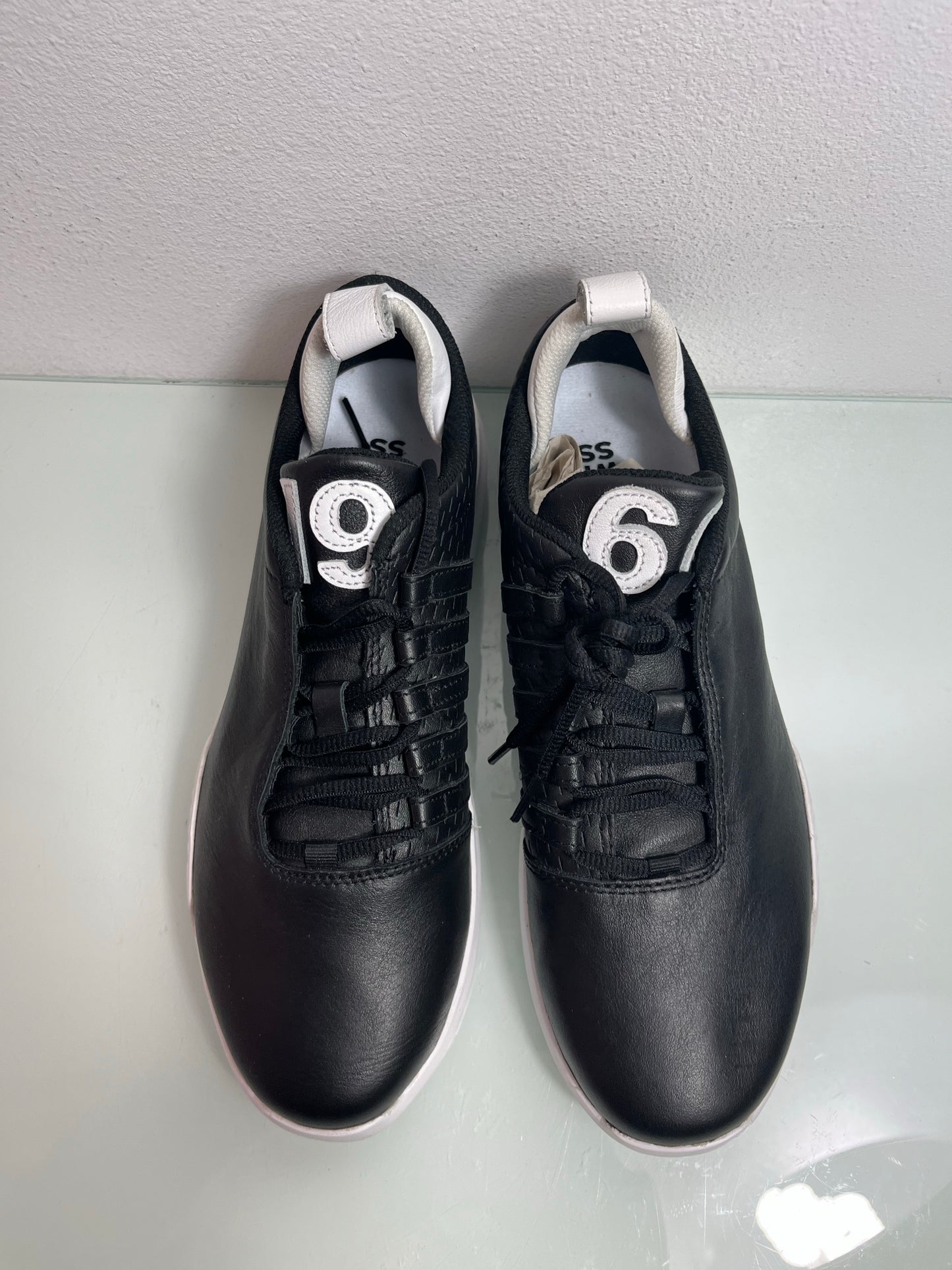 Gen-K Sneaker "Black/White" Men's 8.5- 05577 002 LOW