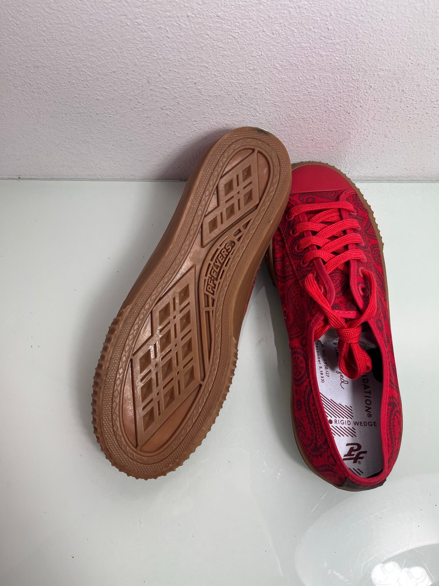 PF Flyers Center Lo "Paisley Red" MISMATE Men's L:8.5 R:8- PM14OL4H