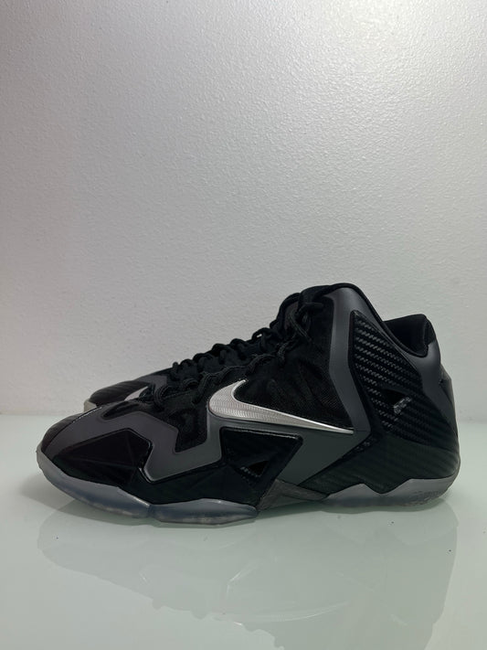 Nike LeBron 11 GS 'Miami Night' MISMATE Youth's R:6 L:7- 621712 002