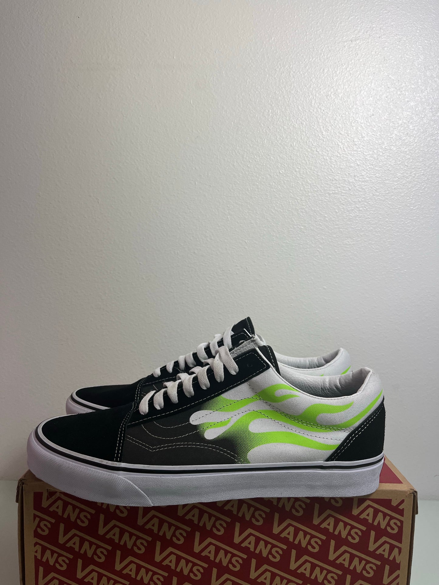 Vans Old Skool (Flame) "Black/True White" Men's 12-VN0A4U3BXEY