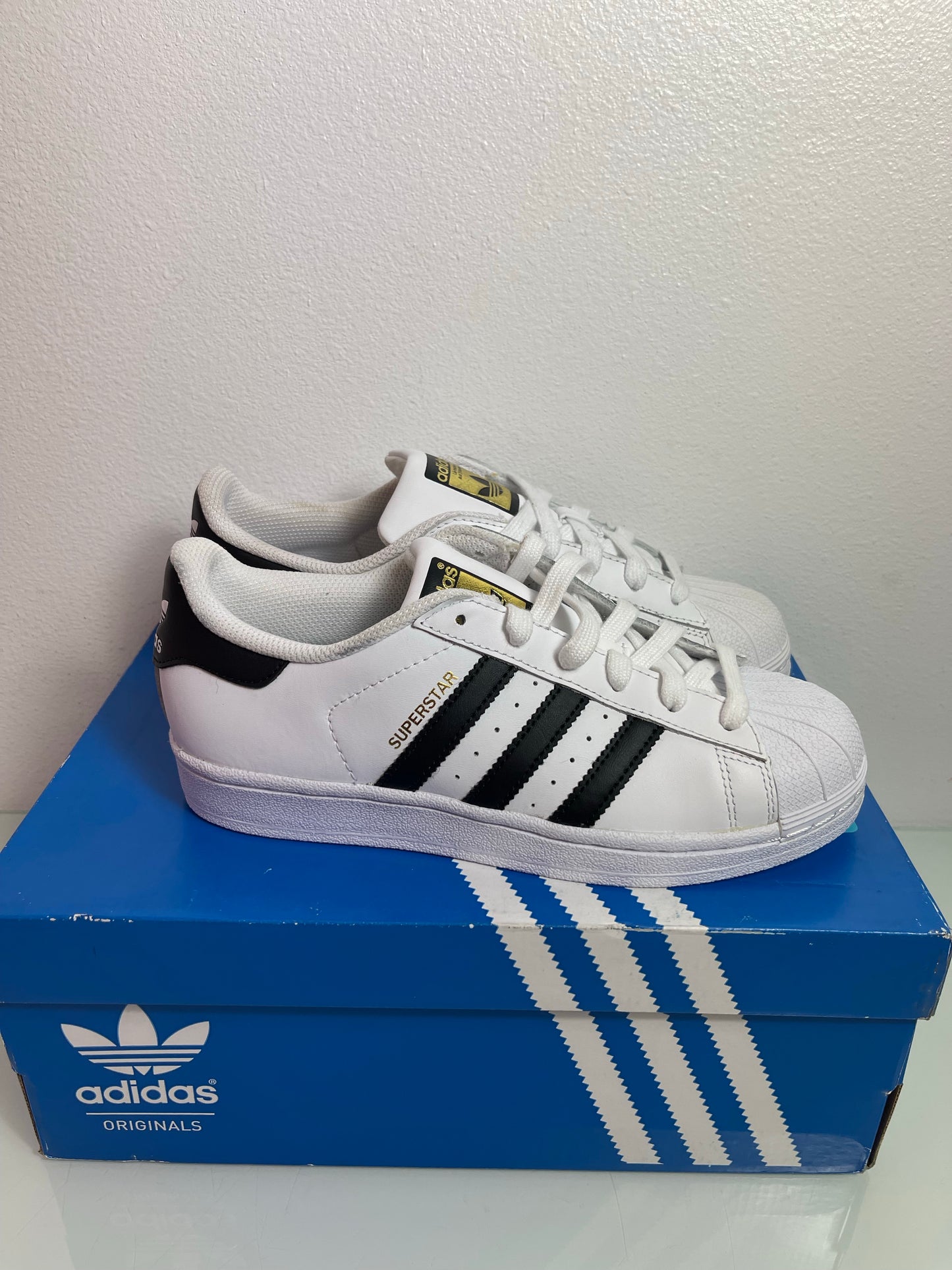 Adidas Superstar "White/Black" MISMATE Junior's L:5 R;4.5- C77124