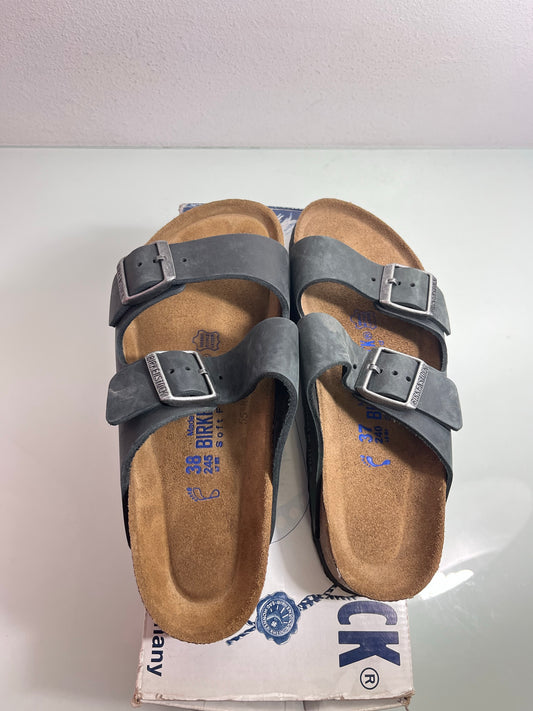 Birkenstock "Black" MISMATE Women's L:7 R:8- 752481