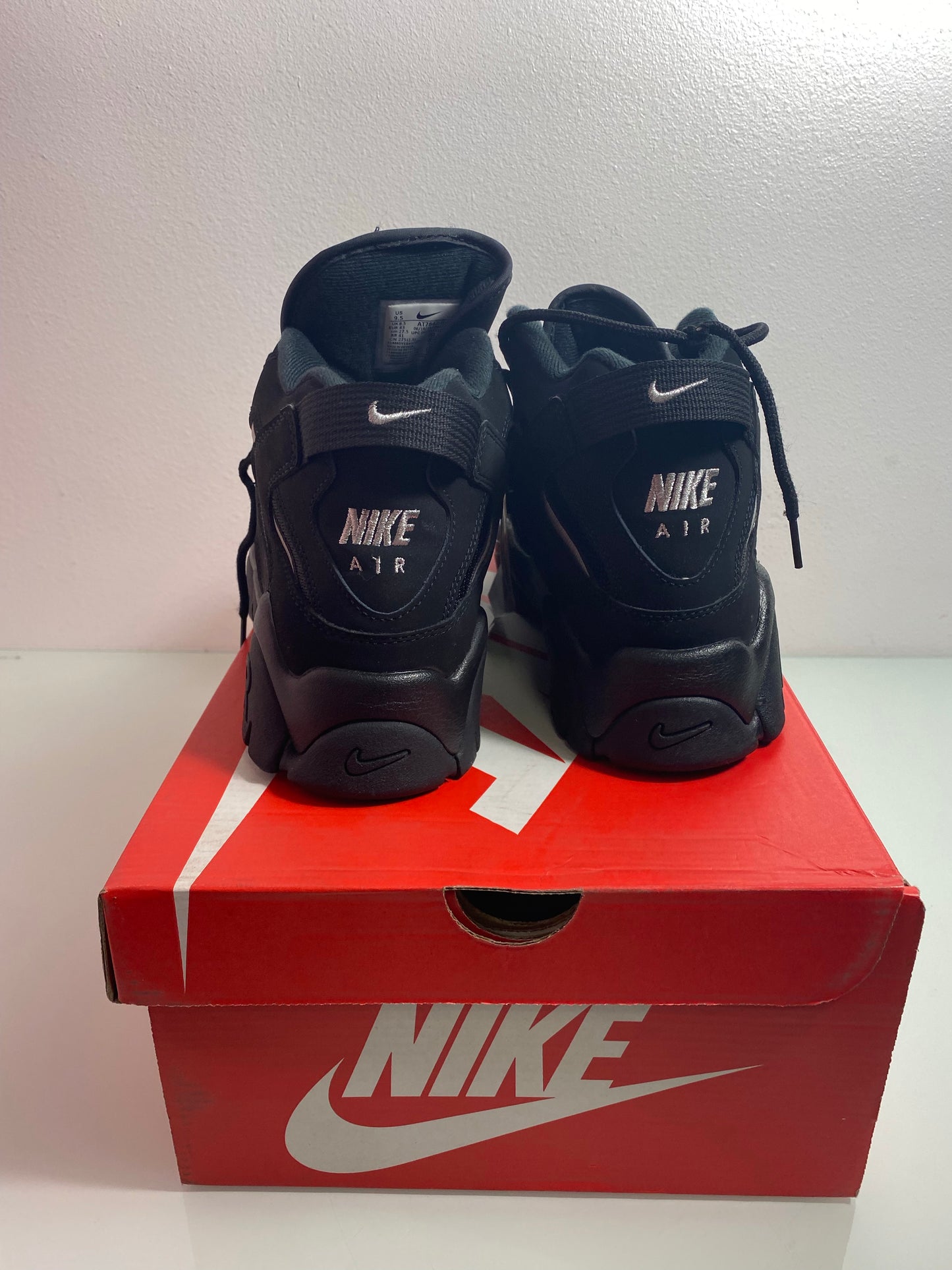 NIKE AIR BARRAGE MID "Black" Men's 9.5 -AT7847 002