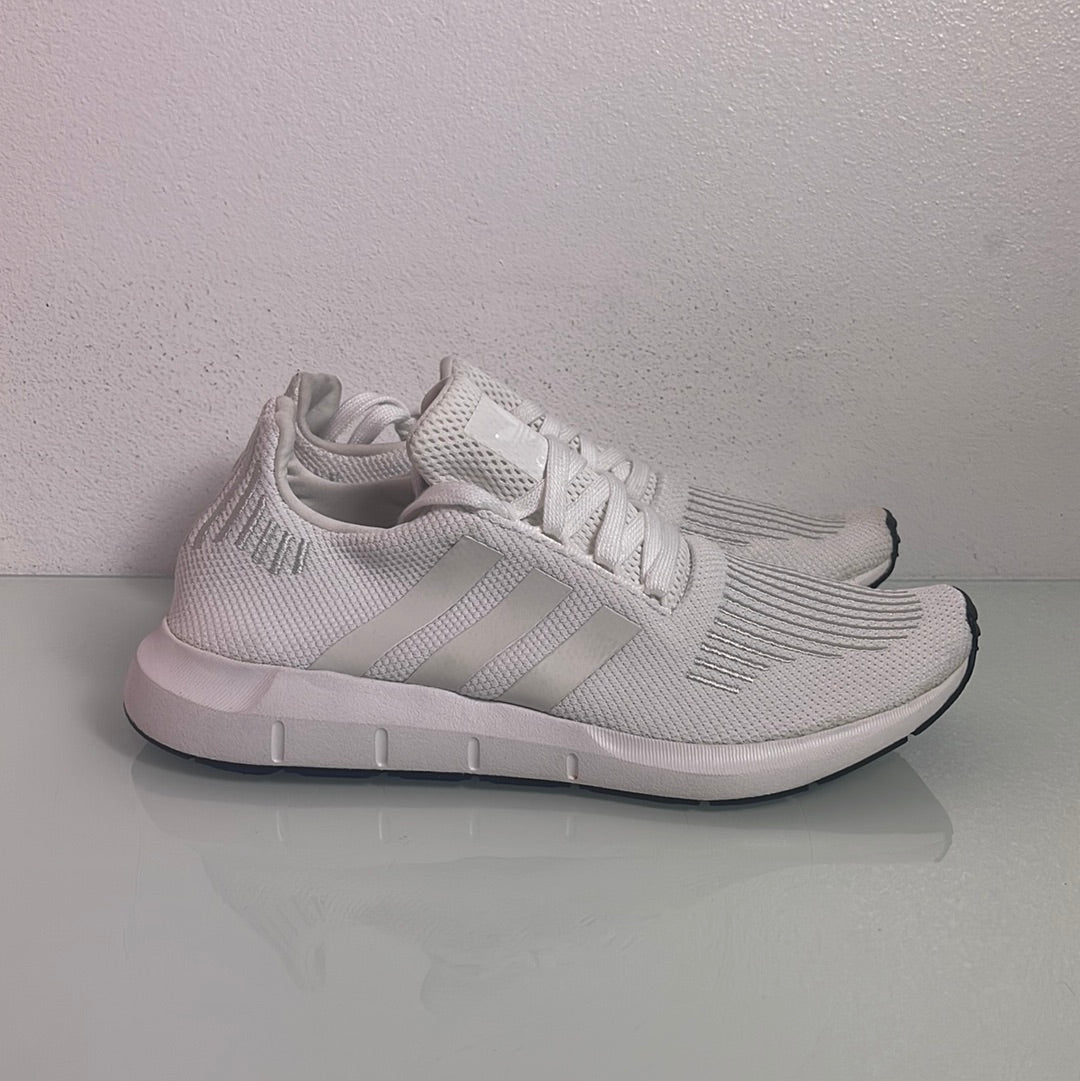 Adidas Originals Swift Run Trainers "White"  MISMATE Men's L:8 R:9- CG4112