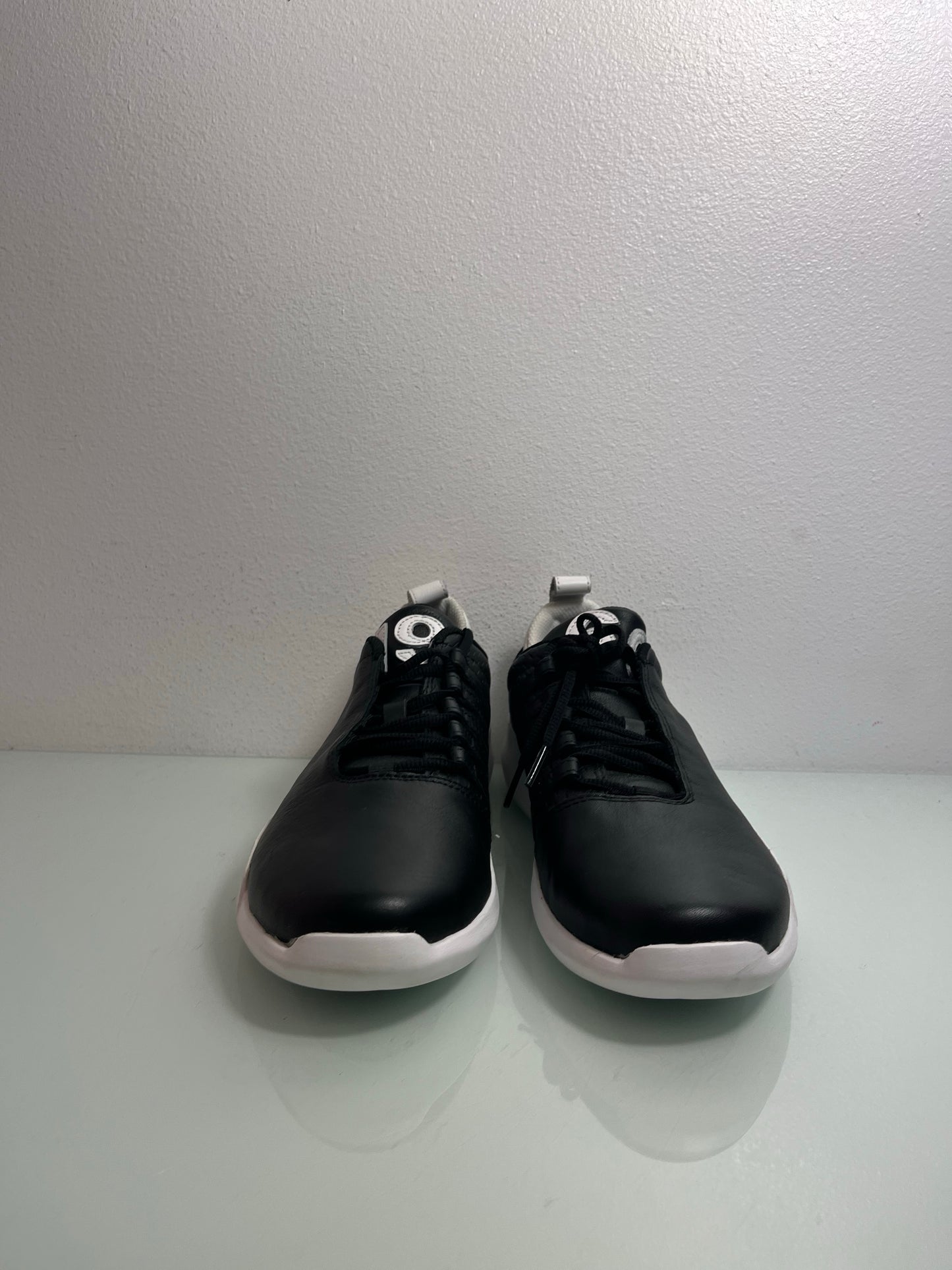 Gen-K Sneaker "Black/White" Men's 8.5- 05577 002 LOW