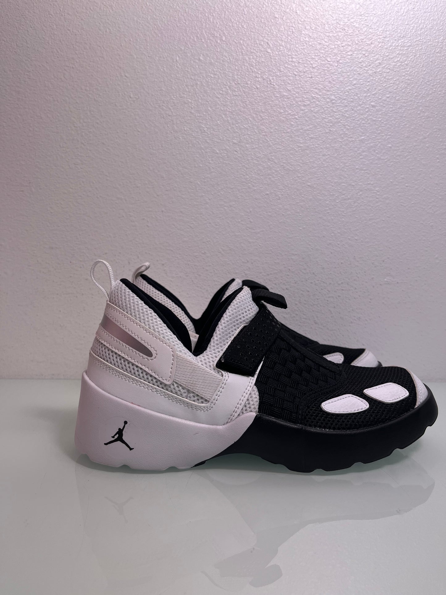 Jordan Pre-School Trunner Lx Fashion "White/Black" Youth's 2.5- 898000 010