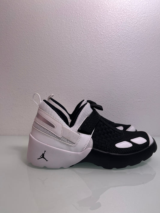 Jordan Pre-School Trunner Lx Fashion "White/Black" Youth's 2.5- 898000 010