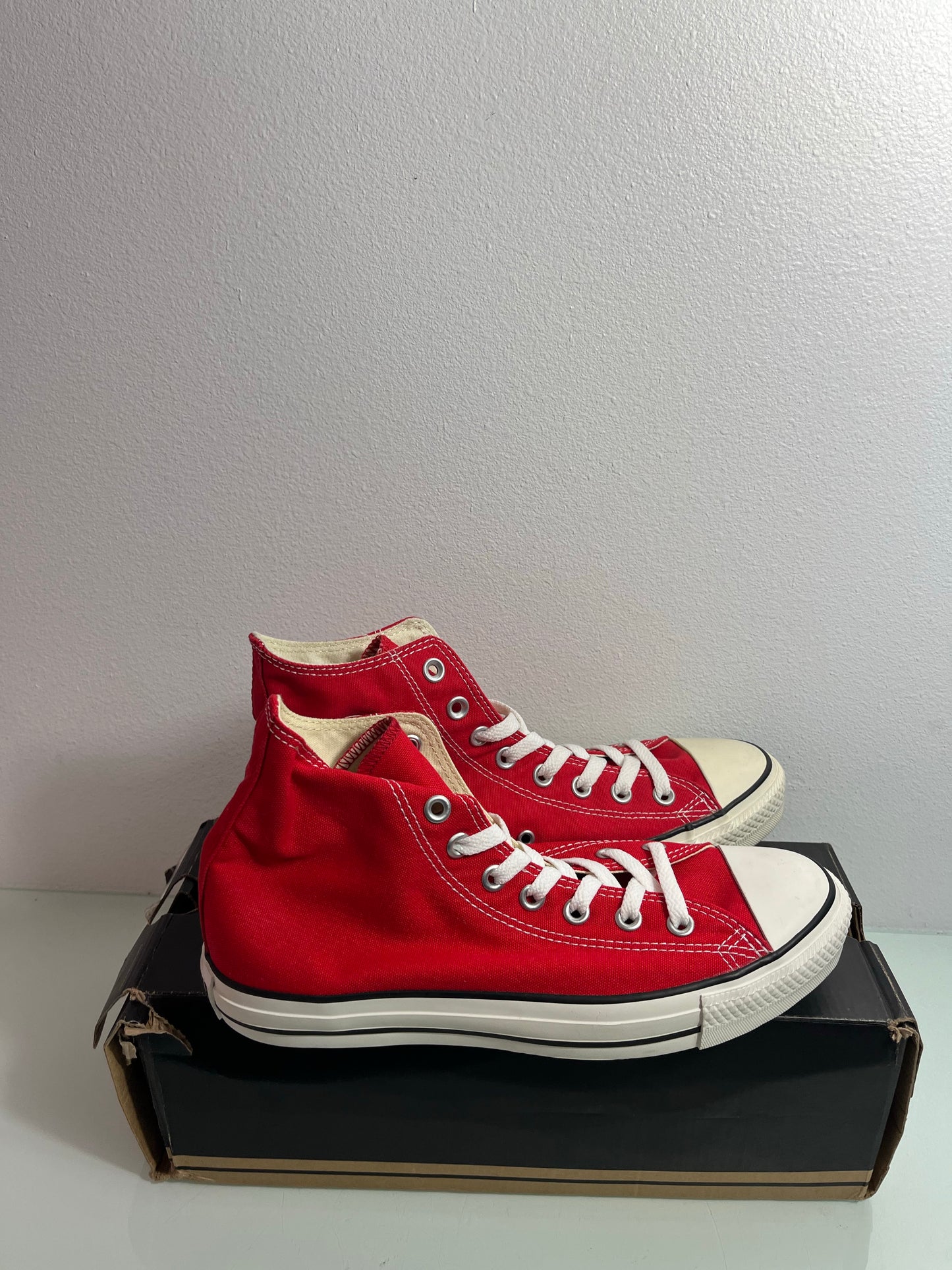 Converse Chuck Taylor All Star "Red" Men's 8- M9621