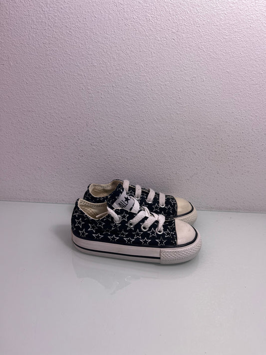 Converse Chuck Taylor All Star "Black/White" MISMATE Infant's L:6 R:5-710053F