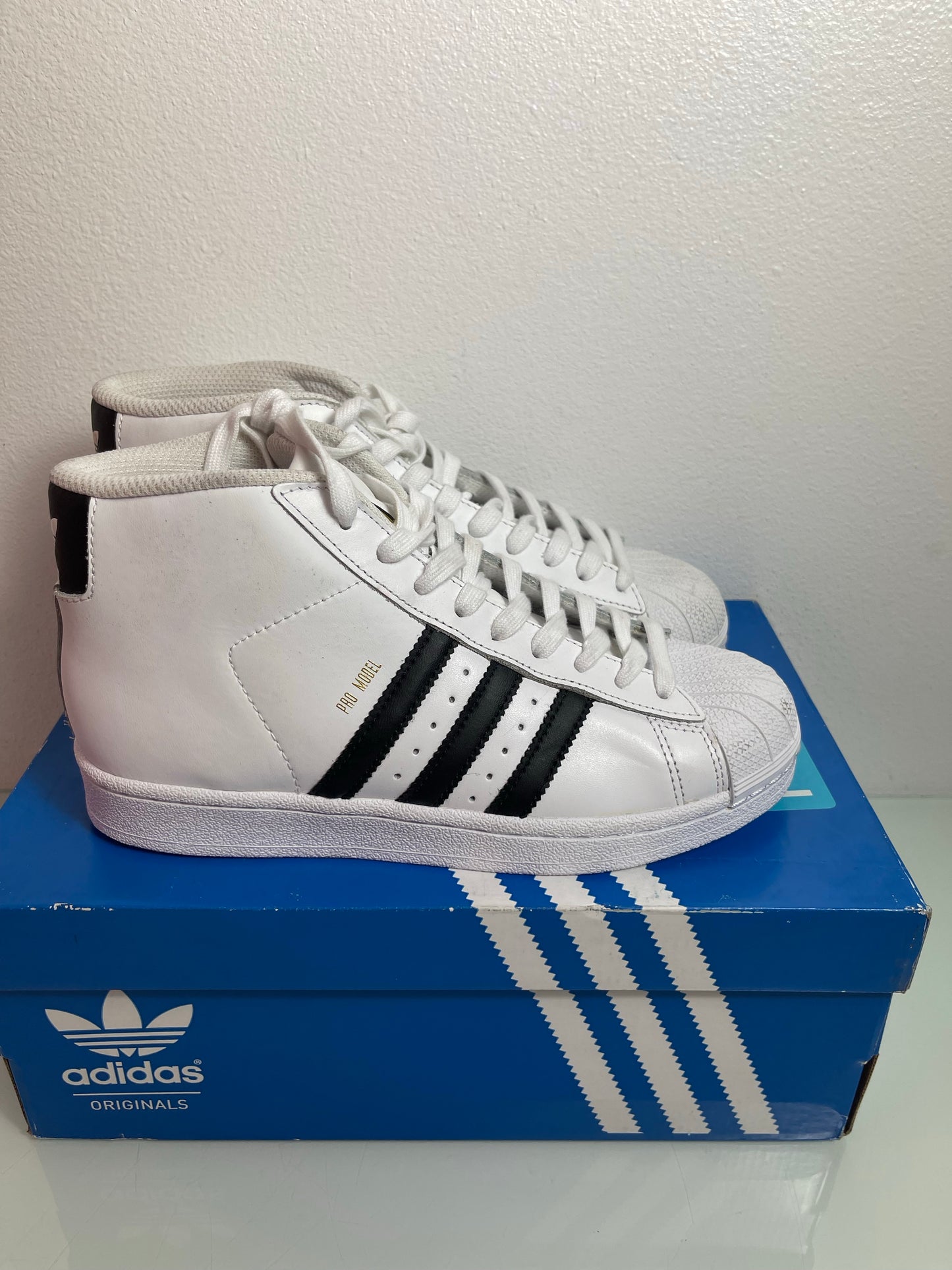 Adidas Superstar "White/Black" MISMATE Women's L:6 R:5- S85962