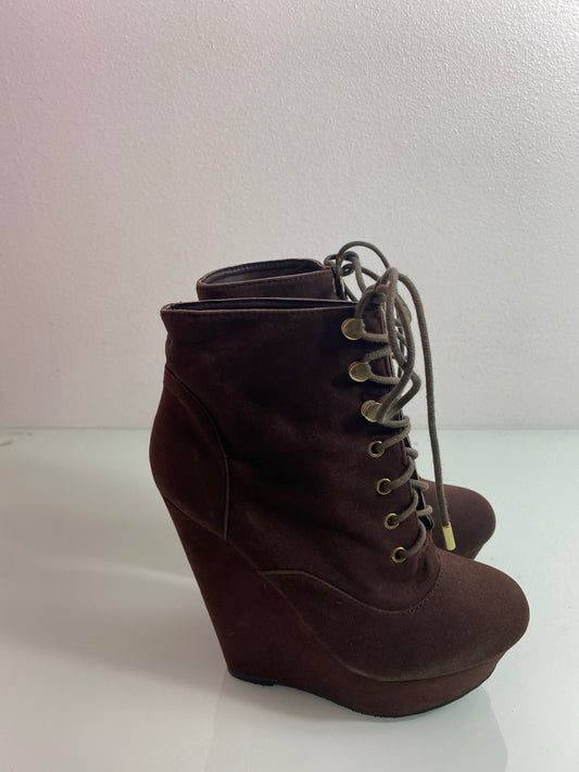 Dollhouse Wedge Boot 'Brown' Women's 6 - JPM Star